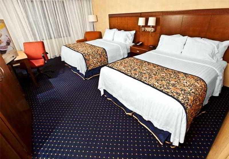 Courtyard By Marriott Peoria Hotel Room photo